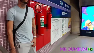 MACHO SAFADO SE EXITA NA ESTA&Ccedil;&Atilde;O DE METR0 E SE ALIVIA COM A PUTA OFERECIDA &lpar; COMPLETO NO In flames E SUBSCRI&Ccedil;&Atilde;O&rpar;